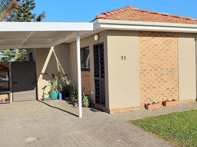 Townhouse For Sale In East London - Photo 2