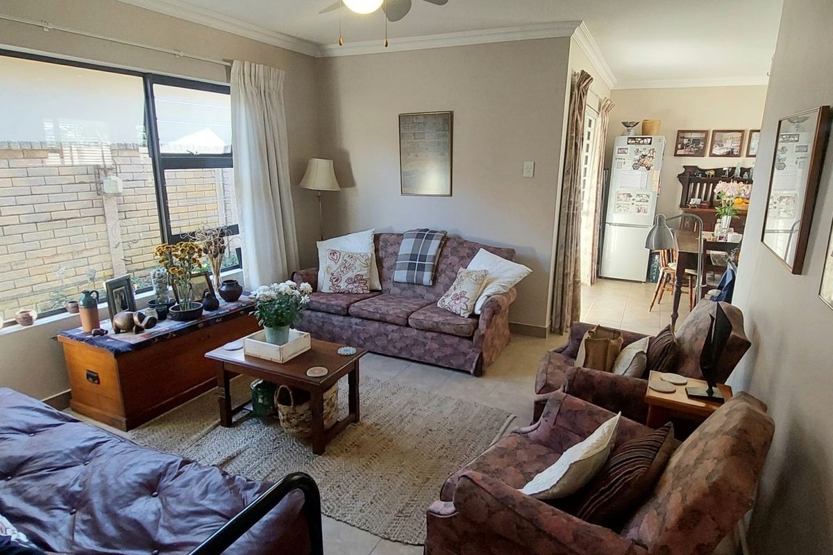Townhouse For Sale In East London - Photo 5