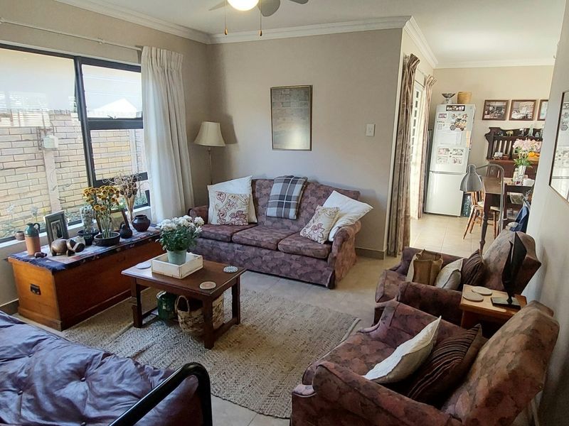 Townhouse For Sale In East London - Photo 5