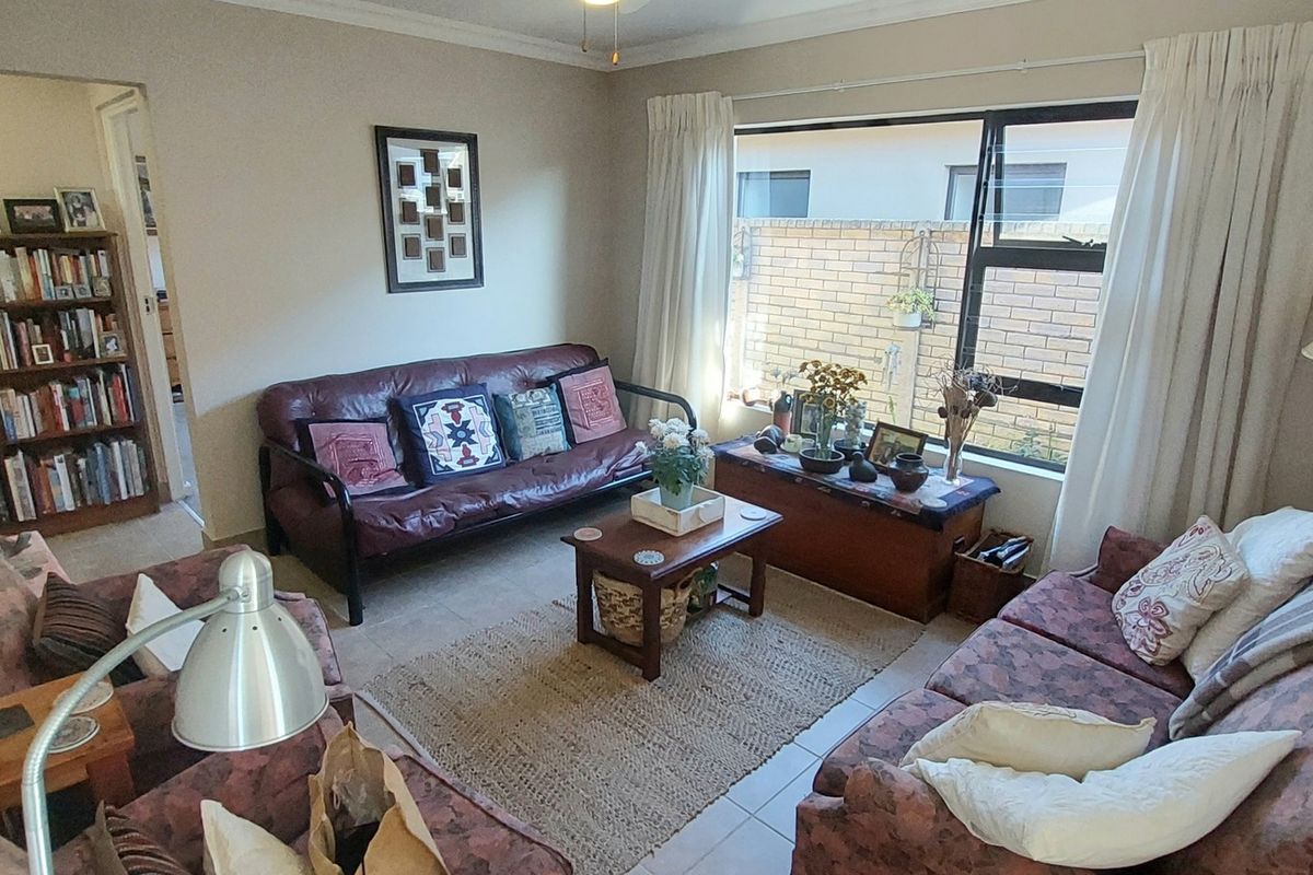 Townhouse For Sale In East London - Photo 3
