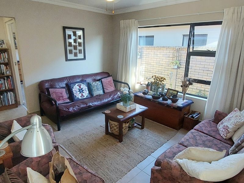 Townhouse For Sale In East London - Photo 3