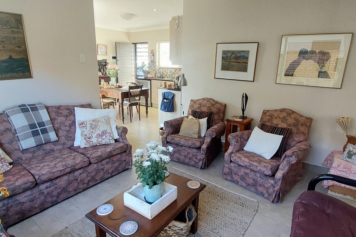 Townhouse For Sale In East London - Photo 4