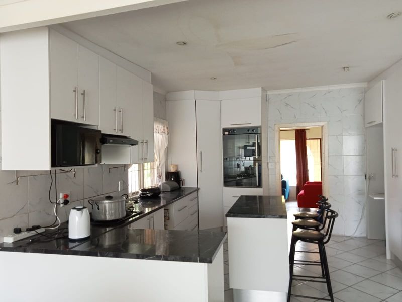 House For Sale In East London - Photo 10