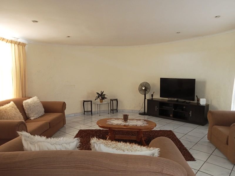 House For Sale In East London - Photo 7