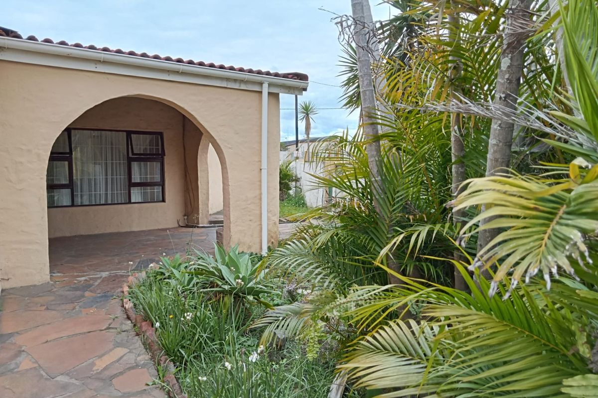 House For Sale In East London - Photo 3