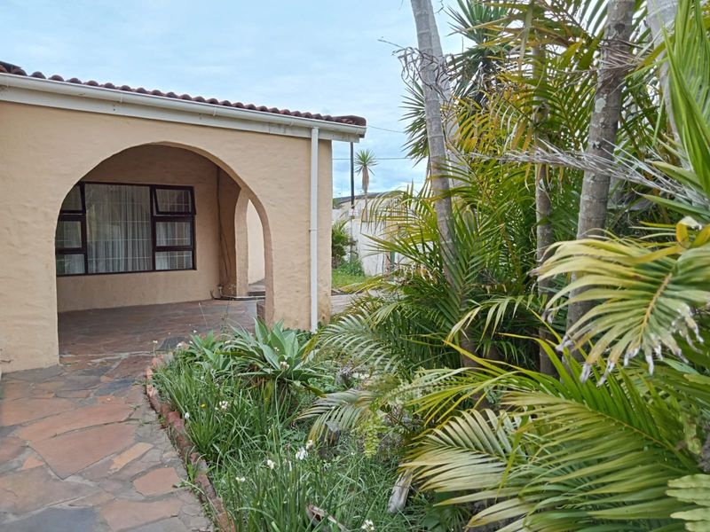 House For Sale In East London - Photo 3