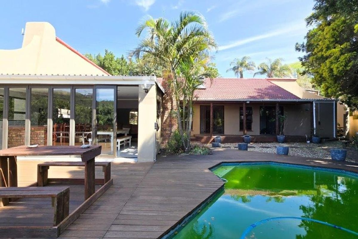 House For Sale In East London - Photo 2