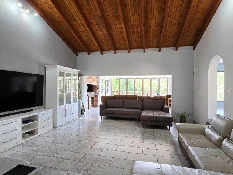 House For Sale In East London - Photo 10