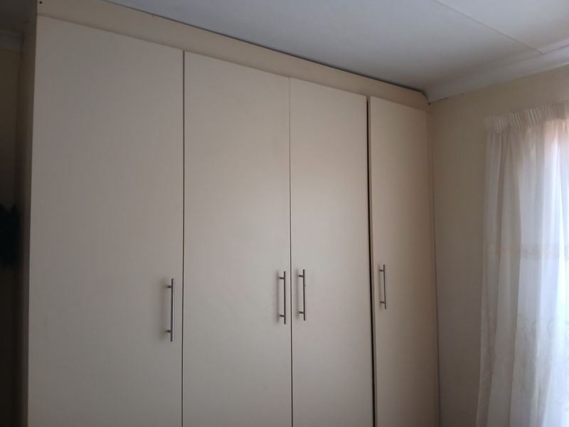 Family Home - Photo 9