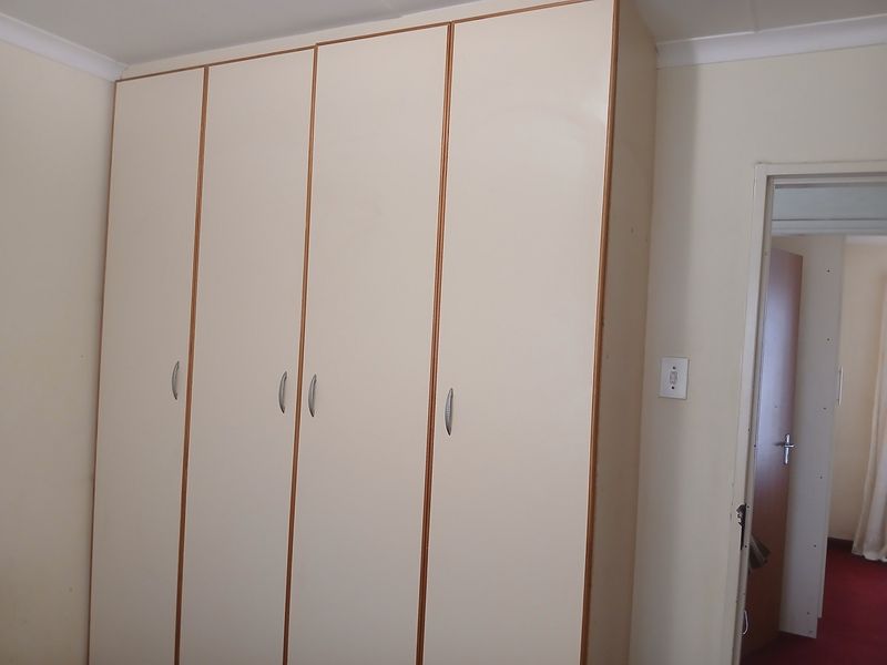 Family Home - Photo 8