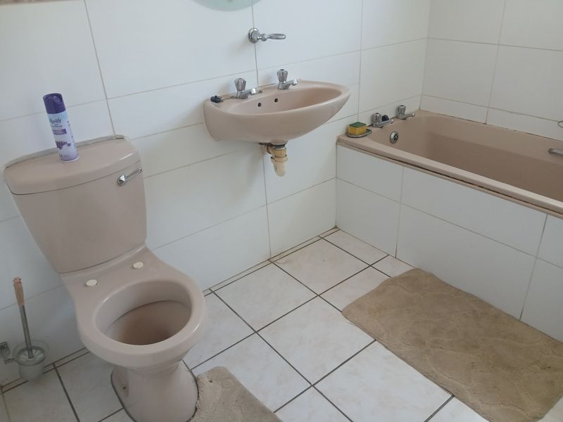 Family Home - Photo 7