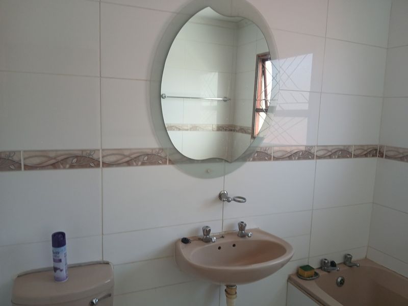 Family Home - Photo 6