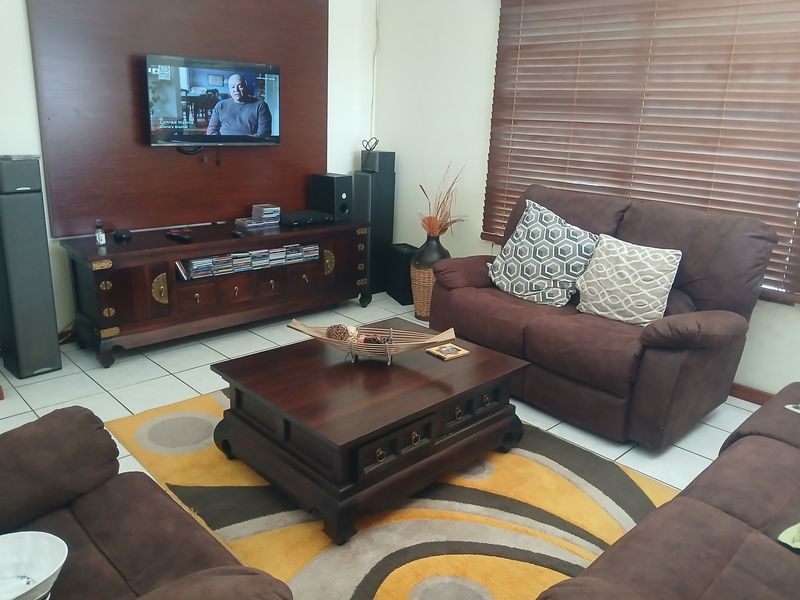 Family Home - Photo 5