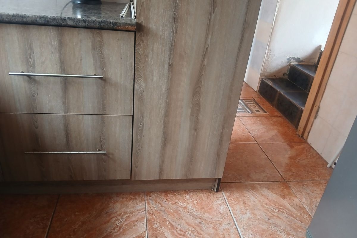 Family Home - Photo 5