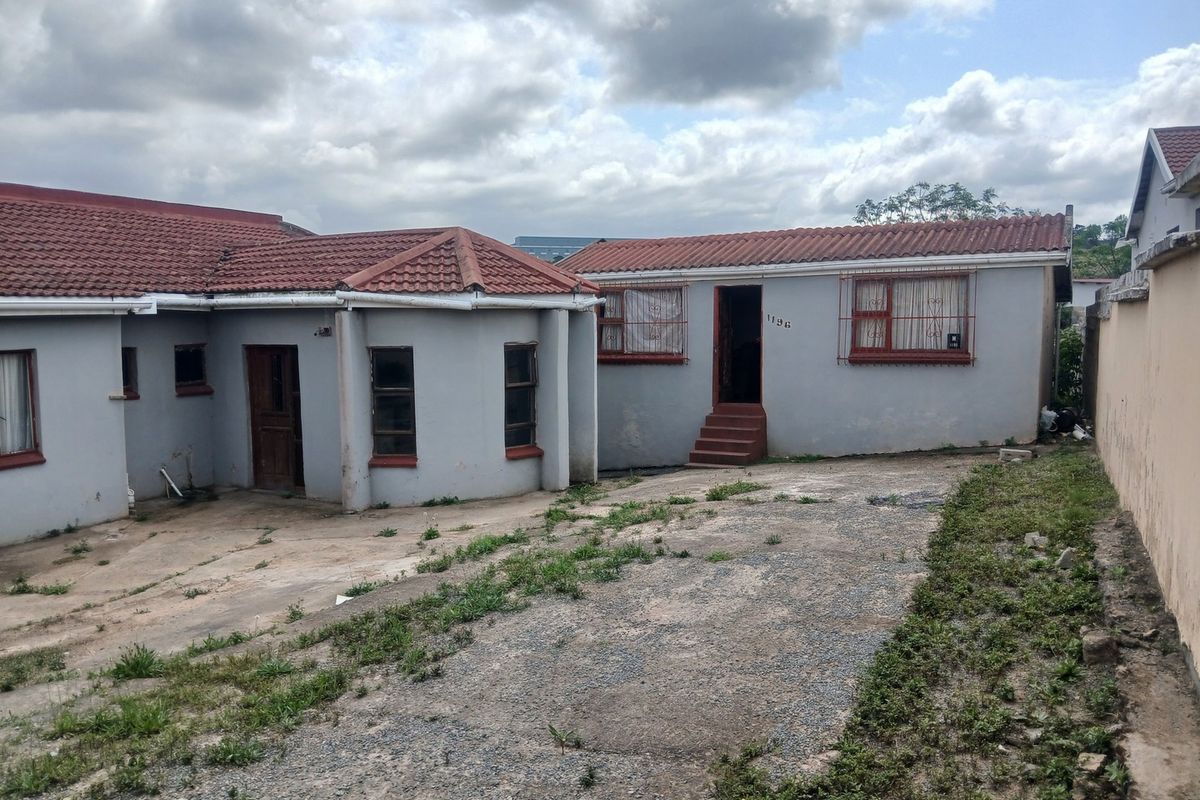 Family Home - Photo 2