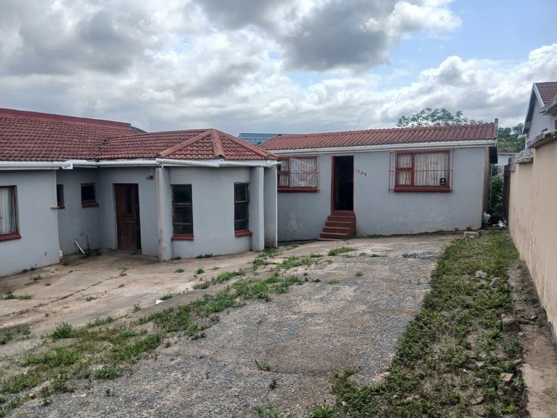 Family Home - Photo 2