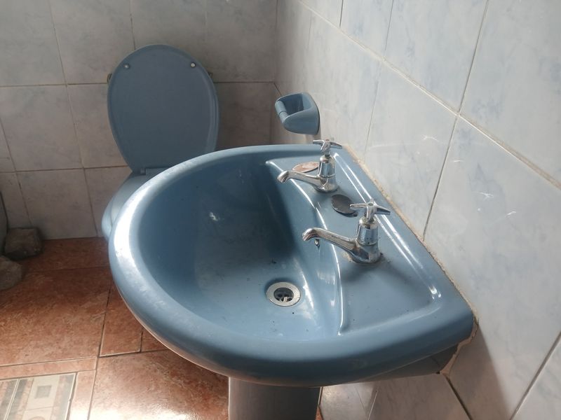 Family Home - Photo 7