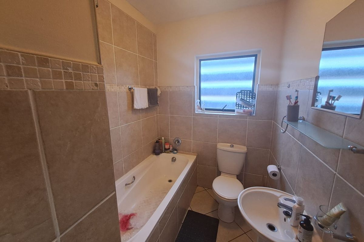 Apartment For Sale In East London - Photo 4