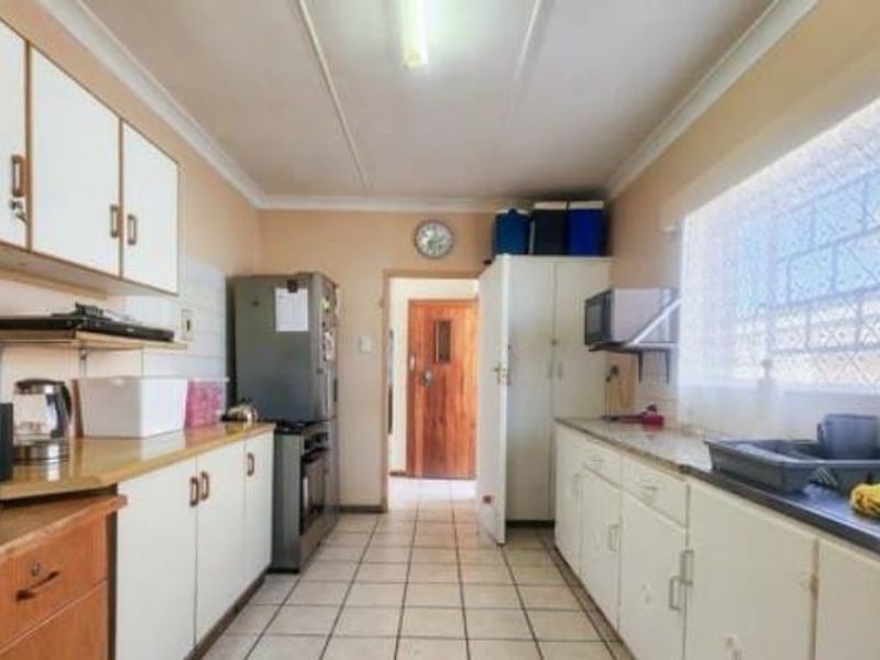 House For Sale In East London - Photo 9