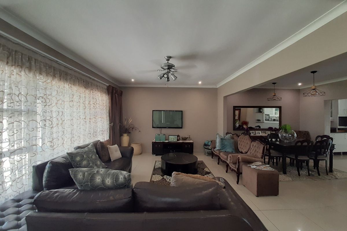 Two beautiful homes on one large Erf! - Photo 2