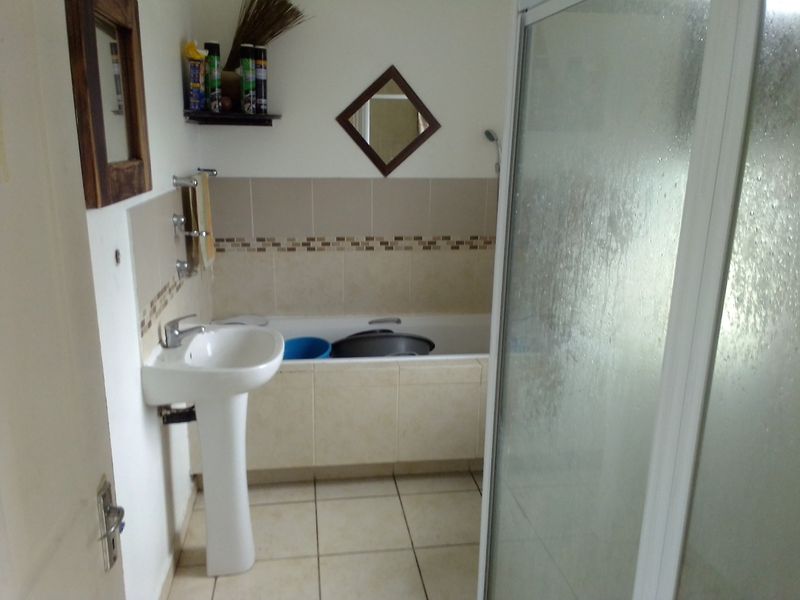 A  Comfortable Townhouse,  Sound Investment! - Photo 7