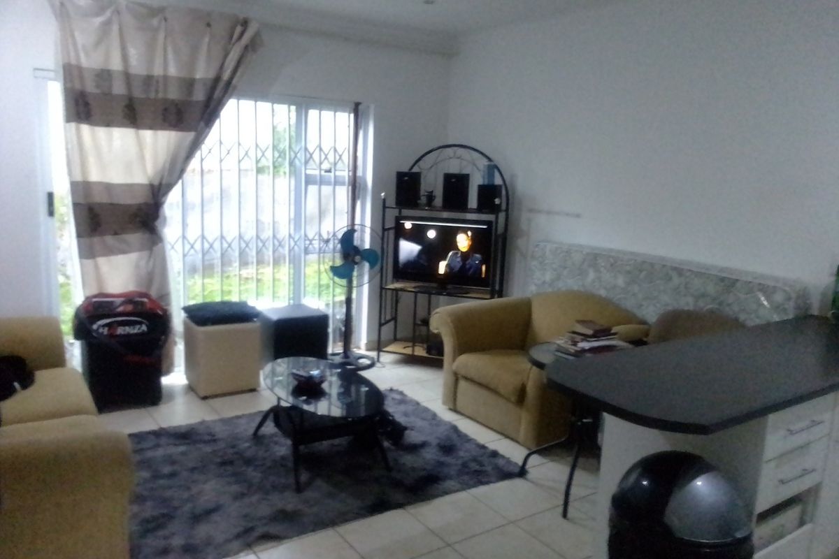 A  Comfortable Townhouse,  Sound Investment! - Photo 5