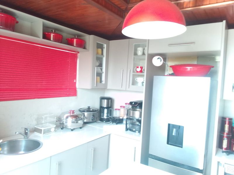 House For Sale In East London - Photo 2
