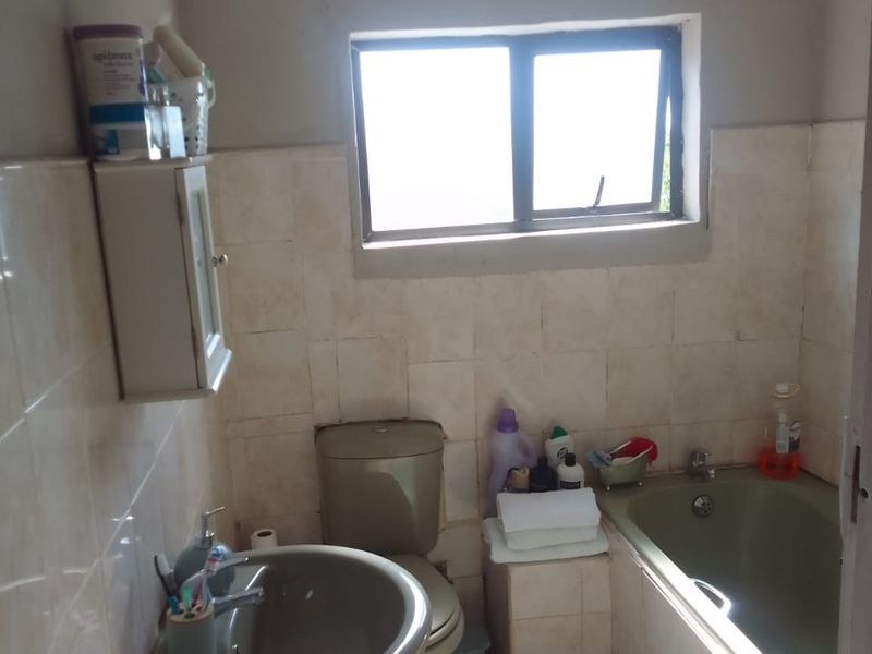 House For Sale In East London - Photo 6