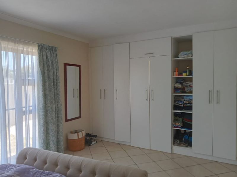 Townhouse For Sale In East London - Photo 10