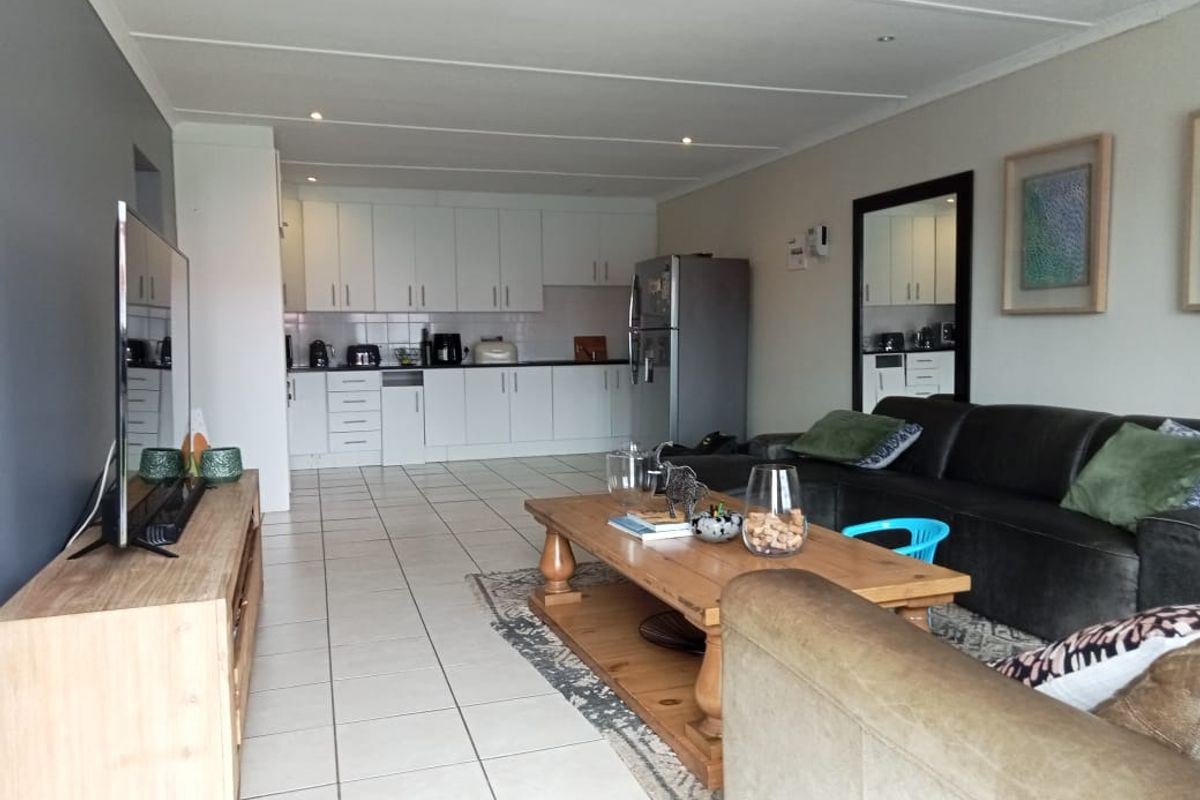 Townhouse For Sale In East London - Photo 5