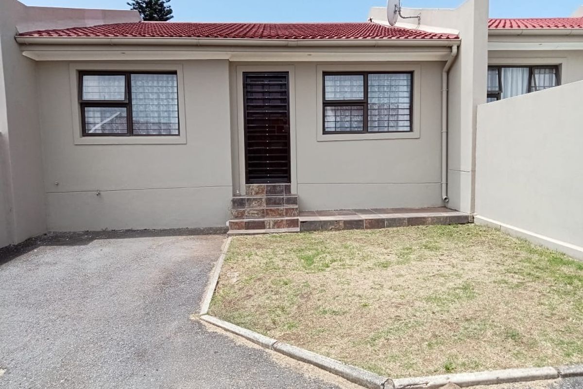 Townhouse For Sale In East London - Photo 3