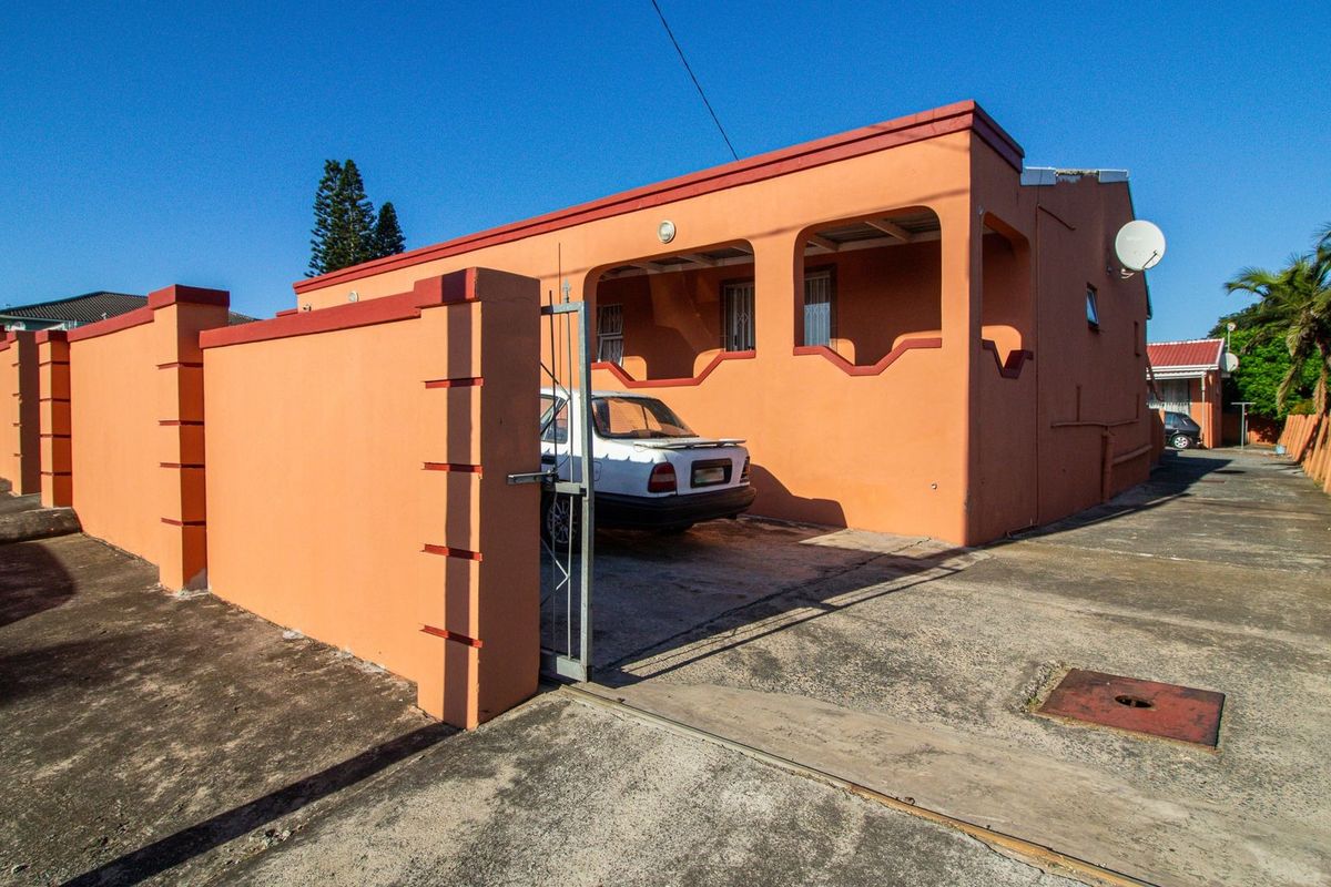 House For Sale In East London - Photo 2