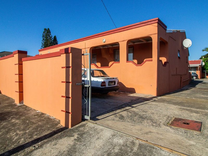 House For Sale In East London - Photo 2