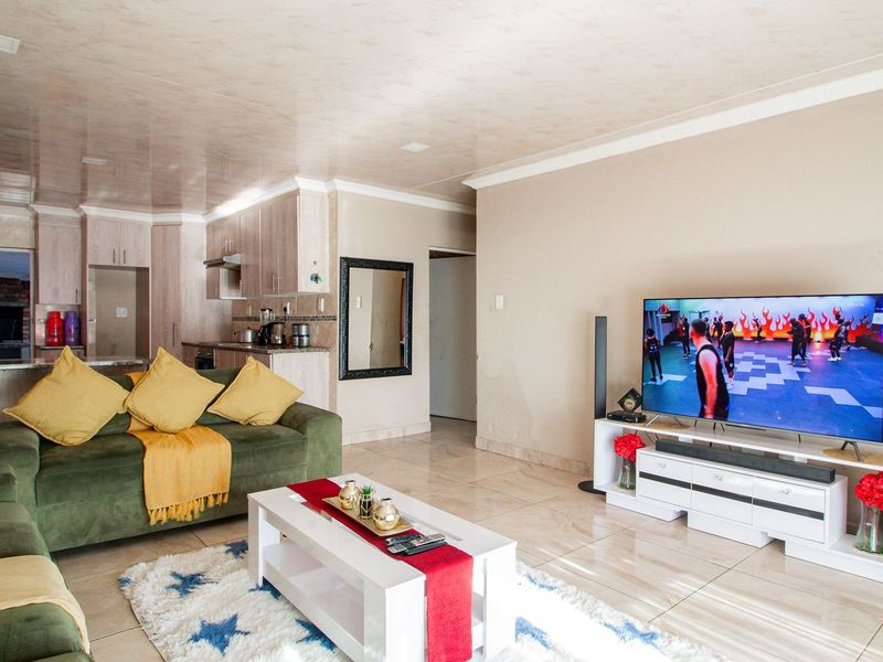 House For Sale In East London - Photo 10