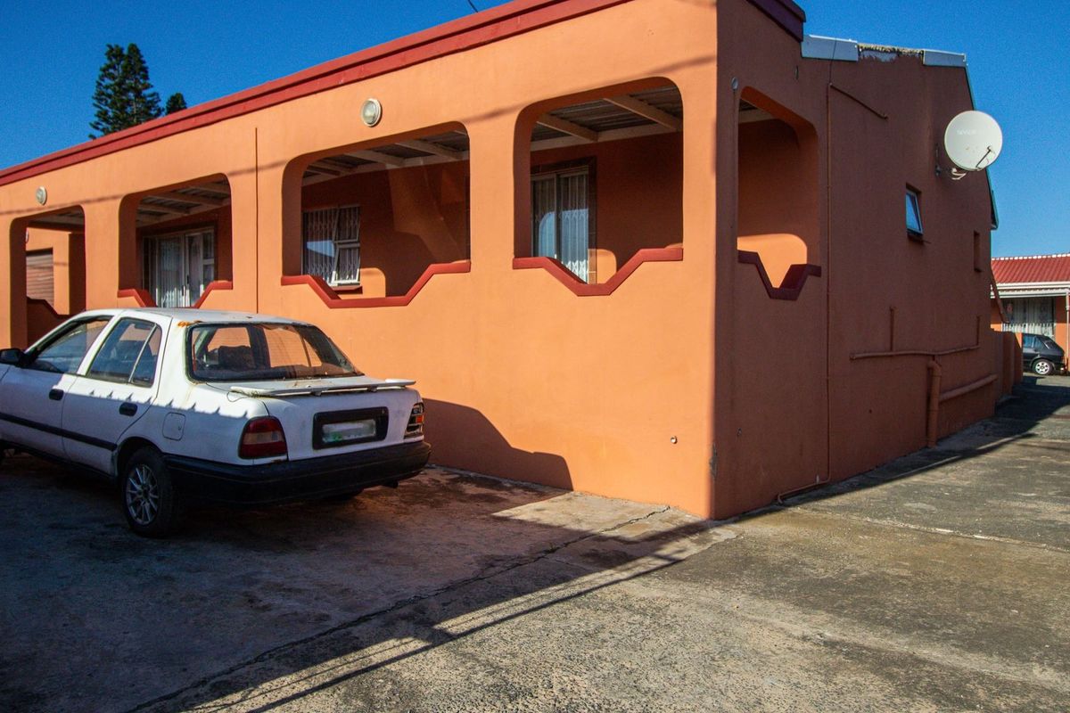 House For Sale In East London - Photo 3