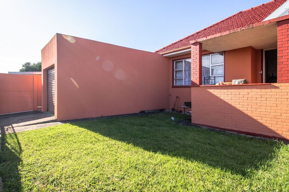 House For Sale In East London - Photo 2