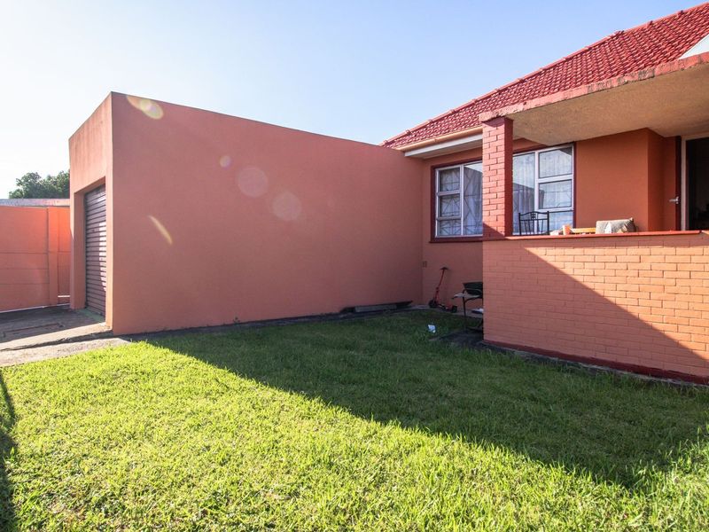 House For Sale In East London - Photo 2