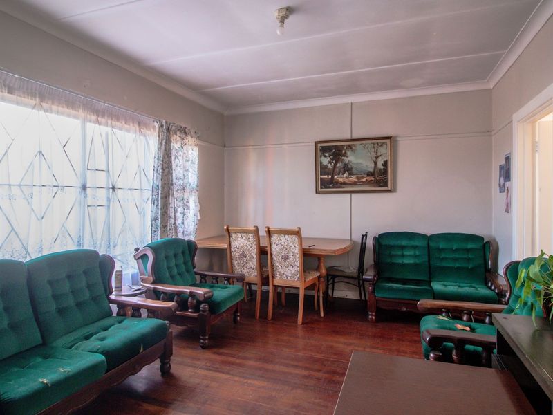 House For Sale In East London - Photo 8