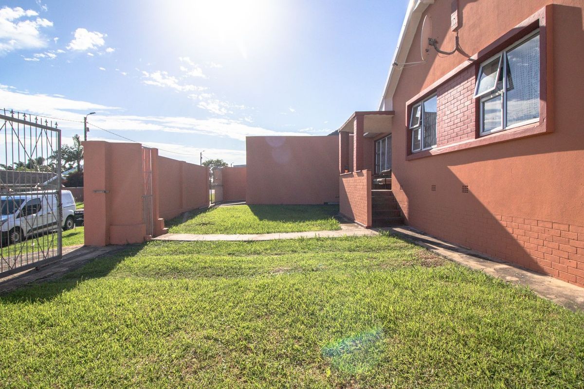 House For Sale In East London - Photo 3