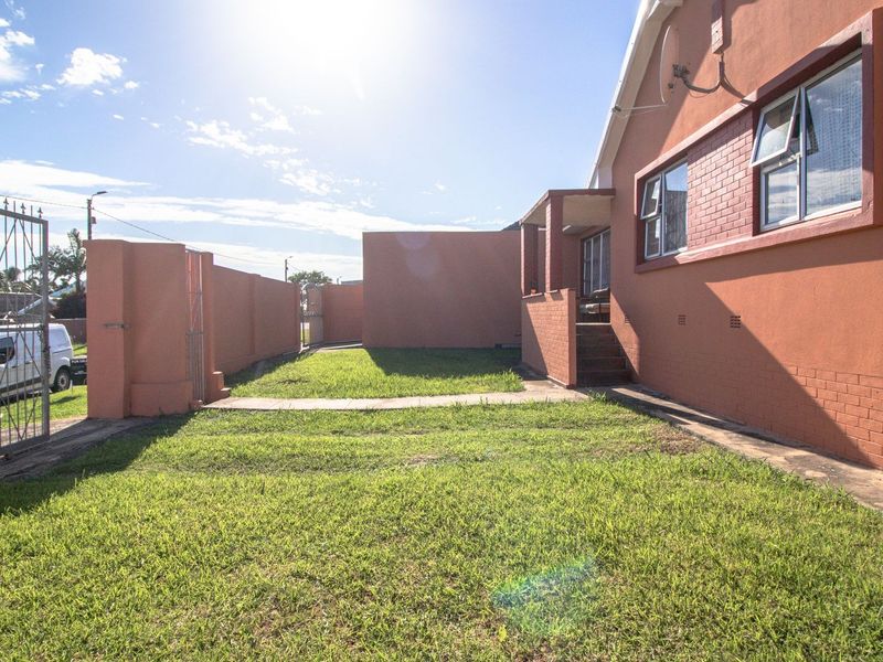 House For Sale In East London - Photo 3