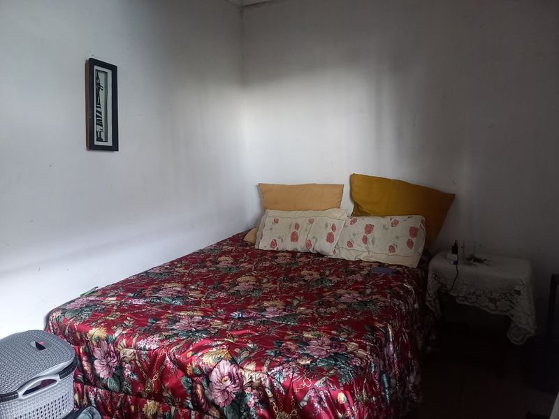 Cozy Family Home - Photo 4