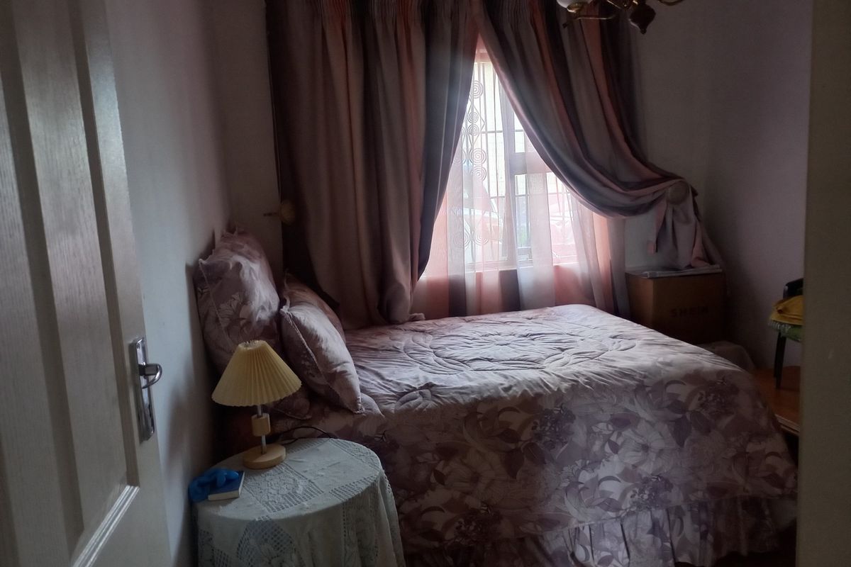 Cozy Family Home - Photo 5