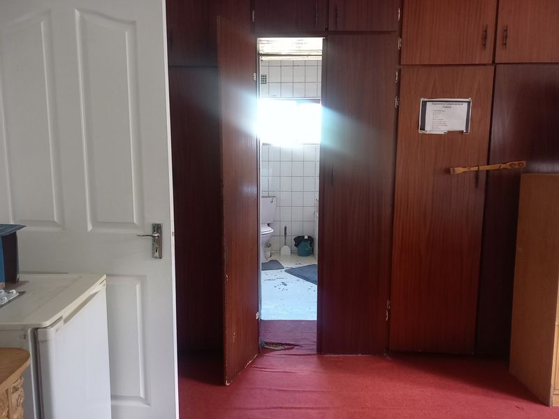 Cozy Family Home - Photo 2