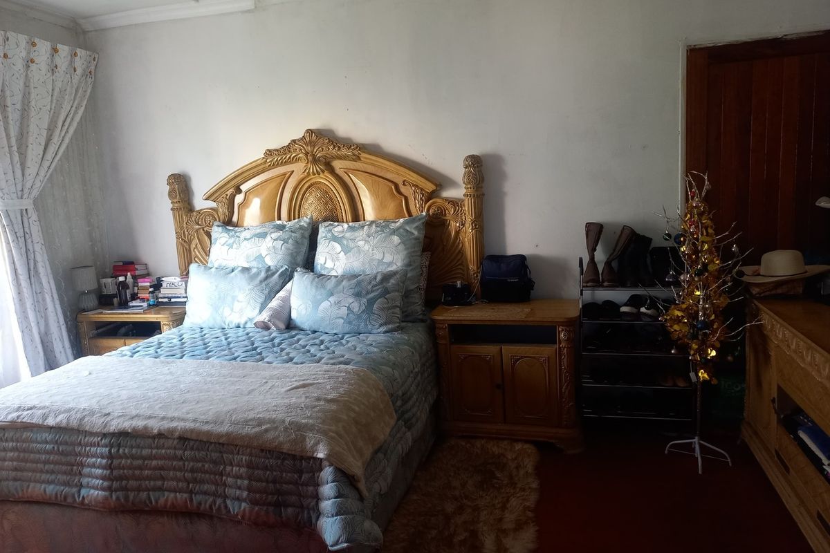 Cozy Family Home - Photo 3