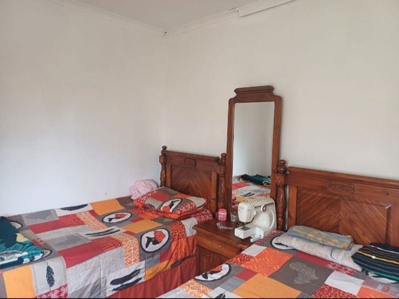 Cozy Family Home - Photo 9