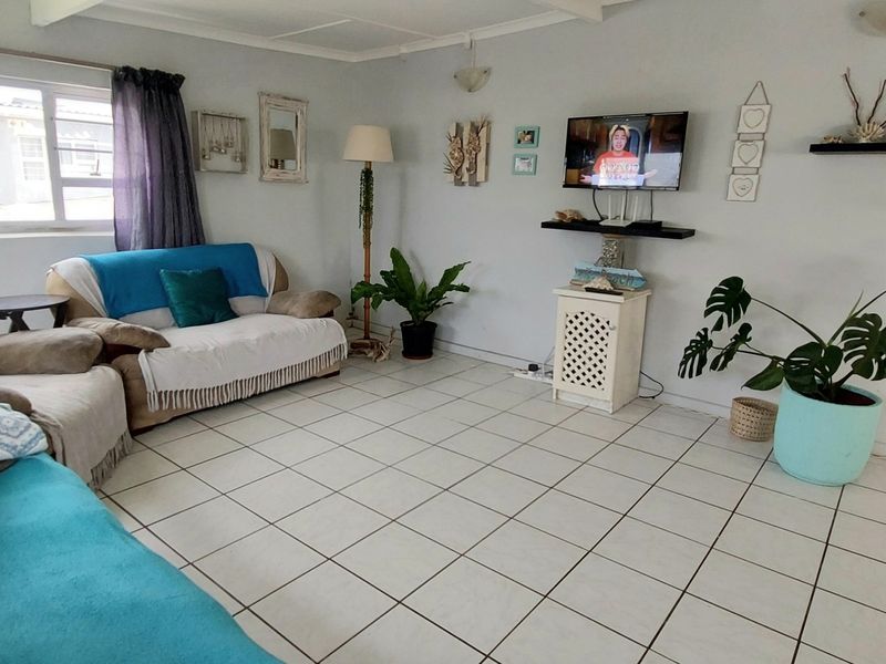 House For Sale In East London - Photo 4