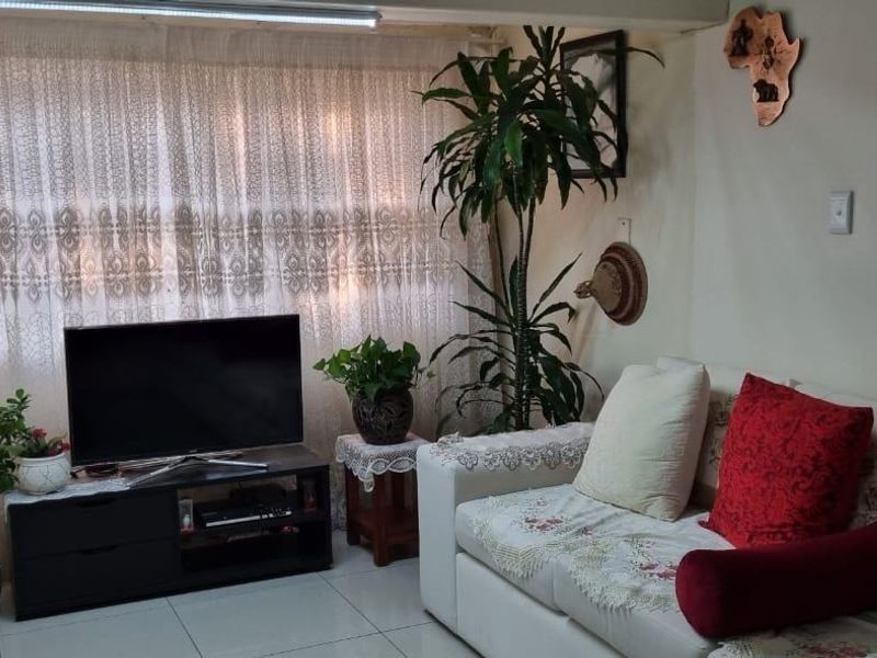 Townhouse For Sale In East London - Photo 4