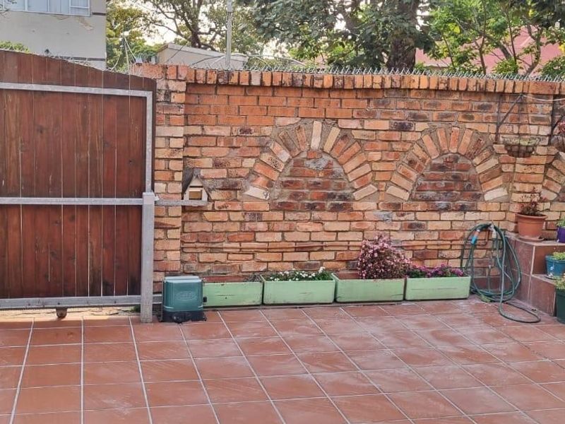 Townhouse For Sale In East London - Photo 8