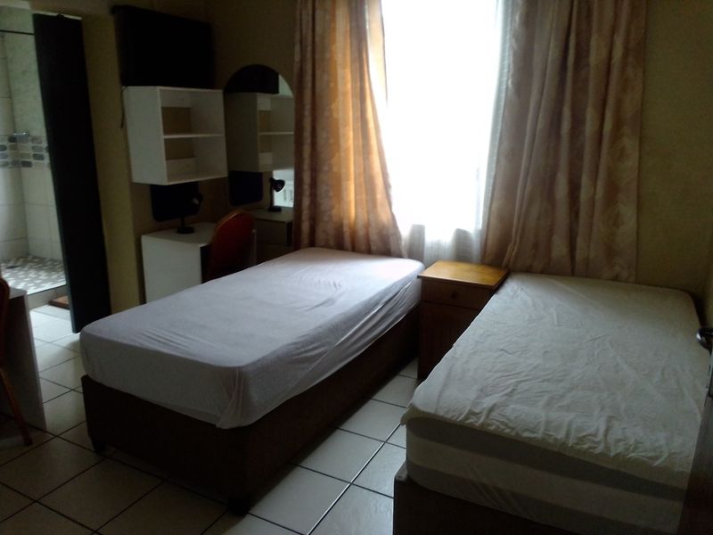 House For Sale In East London - Photo 9