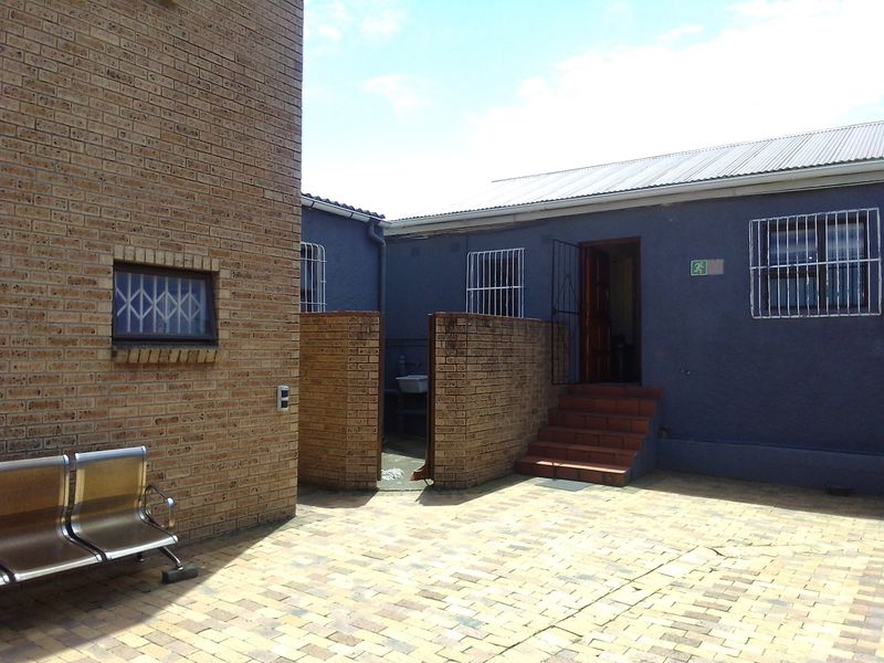 House For Sale In East London - Photo 2